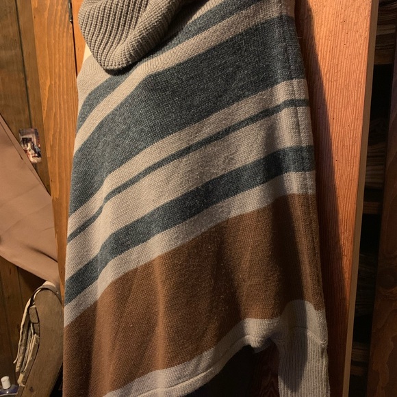 NWOT Dress Barn Poncho - Picture 5 of 12